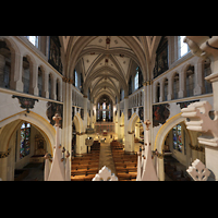 Fribourg (Freiburg), Cathdrale Saint-Nicolas, Blick von der Orgelempore in die Kathedrale