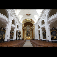 Schwyz, Kollegiumskirche, Innenraum in Richtung Chor