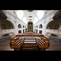 Schwyz, Kollegiumskirche, Blick ber den Spieltisch in die Kirche