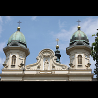 Schwyz, Kollegiumskirche, Doppeltrme der Fassade