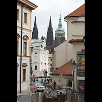Praha (Prag), Katedrla sv. Vta (St. Veits-Dom), Blick von der Hradcansk nmest / Loretnsk zum Veitsdom