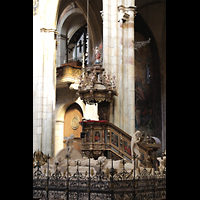 Praha (Prag), Katedrla sv. Vta (St. Veits-Dom), Blick vom Nepomuksgrab zur Kanzel und zur Querhausorgel
