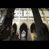 Praha (Prag), Katedrla sv. Vta (St. Veits-Dom), Chorraum seitlich mit Wappen-Fresken