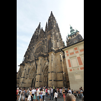 Praha (Prag), Katedrla sv. Vta (St. Veits-Dom), Westfassade mit Hauptturm seitlich