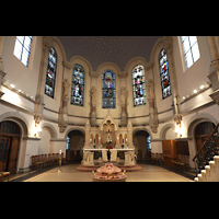 Dresden, Martin-Luther-Kirche, Chorraum mit Taufbecken