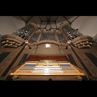 Dresden, Vershnungskirche, Orgel mit Spieltisch perspektivisch