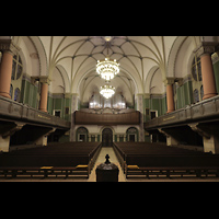 Dresden, Vershnungskirche, Innenraum in Richtung Orgel