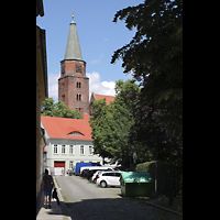 Brandenburg, Dom St. Peter und Paul, Blick von der St. Petri-Strae zum Dom