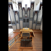 Rostock, St. Nikolai, Spieltisch mit Orgel schrg von oben