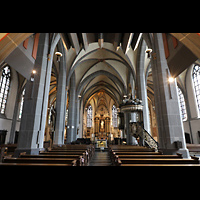 Dsseldorf, Basilika St. Lambertus, Innenraum in Richtung Chor, oben das Gehuse des Rckpositivs