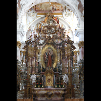 Zwiefalten, Mnster Unserer Lieben Frau, Gnadenaltar (vorne) mit Marienstatue, hinter dem Chorgitter der Hochaltar