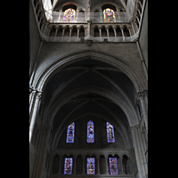 Lausanne, Cathdrale, Nrdliches Querhaus mit bunten Glasfenstern