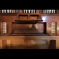 Lausanne, Saint-Franois, Spieltisch der italienischen Orgel