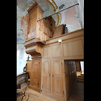 Arlesheim, Dom, Seitlicher Blick auf die Orgel mit Pfeifen des echowerks hinter dem Gehuse