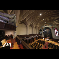 Berlin, St. Elisabeth, Blick vom Spieltisch zur Orgel und in die Kirche