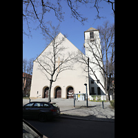 Berlin, Lindenkirche, Fassade mit Turm