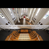 Berlin, St. Matthias, Blick ber den Spieltisch in die Kirche