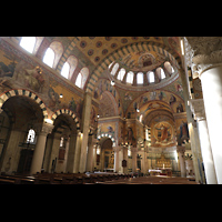 Berlin, Herz-Jesu-Kirche, Innenraum seitlich