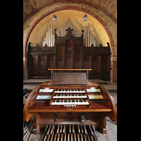 Berlin, Herz-Jesu-Kirche, Spieltisch mit Orgel