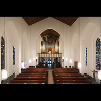 Berlin, Kirche zum Heilsbronnen, Innenraum in Richtung Orgel