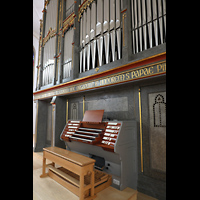 Straubing, Basilika St. Jakob, Orgel mit Spieltisch seitllich