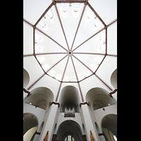 Berlin, St. Marien (Maria, Hilfe der Christen9, Innenraum in Richtung Orgel mit Blick in die Kuppel