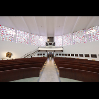 Berlin, St. Bernhard Tegel, Innenraum in Richtung Orgel