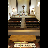 Berlin, St. Joseph Tegel, Blick ber den Spieltisch in die Kirche