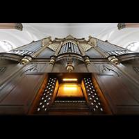 Hof, St. Michaelis, Orgel mit Spieltisch (beleuchtet) perspektivisch