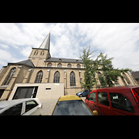 Mnchengladbach, Citykirche, Auenansicht mit Kirchplatz von Sden