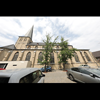 Mnchengladbach, Citykirche, Auenansicht mit Kirchplatz von Sden