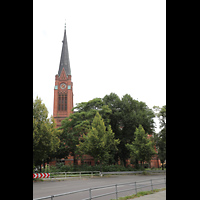 Berlin, American Church in Berlin (ehem. Lutherkirche am Dennewitzplatz), Auenansicht mit 88 m hohem Turm von der Blowstrae