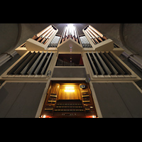 Berlin, American Church in Berlin (ehem. Lutherkirche am Dennewitzplatz), Orgel mit Spieltisch perspektivisch