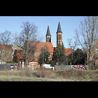 Berlin, Alte Pfarrkirche 'Zu den Vier Evangelisten' (Dorfkirche Pankow), Auenansicht der Kirche