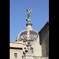 Barcelona, Baslica de la Mare de Du de la Merc i Sant Miquel, Blick von der Carrer Ample auf die Kuppel mit Figur Mare de Du de la Merc