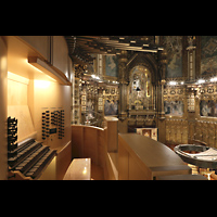 Montserrat, Abadia de Montserrat, Baslica Santa Mara, Seitlicher Blick ber den Spieltisch zum Altar und zur schwarzen Madonna