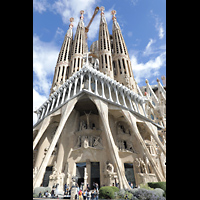 Barcelona, La Sagrada Familia, Passionsfassade mit den 4 Passionstrmen