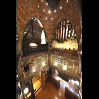 Barcelona, Palau Gell (Gaudi), Seitlicher Blick von der mittleren Etage zur Orgel und in die Haupthalle