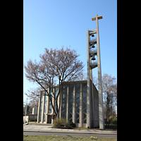 Berlin, St. Ansgar, Fassade mit Glockenturm