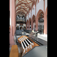 Bayreuth, Stadtkirche Heilig Dreifaltigkeit, Blick ber den Zentralspieltisch zur Hauptorgel