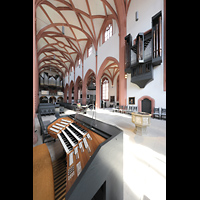 Bayreuth, Stadtkirche Heilig Dreifaltigkeit, Blick ber den Zentralspieltisch zur Haupt- und Chororgel