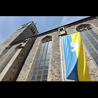 Magdeburg, Kathedrale St. Sebastian, Sdliches Seitenschiff mit Friedensbeflaggung