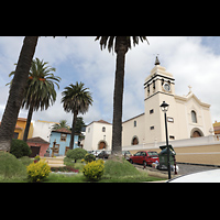 La Orotava (Teneriffa), San Juan Bautista, Ansicht von Norden von der Calle San Juan mit Garten