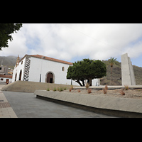 Adeje (Teneriffa), Santa rsula, Ansicht von Sden vom Plaza de Espaa - rechts der moderne Turm