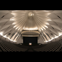 Santa Cruz de Tenerife (Teneriffa), Auditorio de Tenerife, Blick von der Saalmitte zur Orchseterbhne und Orgel