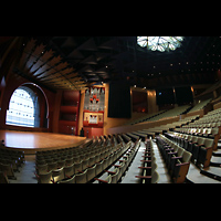 Las Palmas (Gran Canaria), Auditorio Alfredo Kraus, Blick von der linken Saalseite zur Orgel und aufs Meer