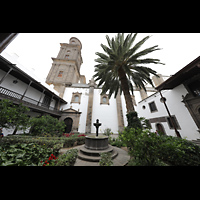 Las Palmas (Gran Canaria), Catedral de Santa Ana, Patio de los Naranjas in Richtung sdliches Seitenschiff und Trme
