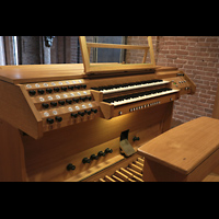 Hannover, Marktkirche St. Georgii et Jacobi, Spieltisch der Chor-Ensembleorgel seitlich