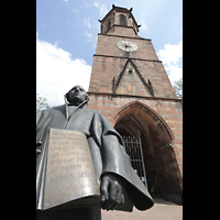 Landau, Stiftskirche, Statue Martin Luthers vor dem Kirchturm