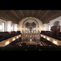 Worms, Lutherkirche, Blick von der hinteren Empore in Richtung Orgel und Altar